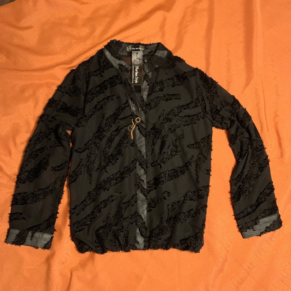 Womans UrbaneBox Effortless Style Size Small Semi Sheer Long Sleeve Lined Top